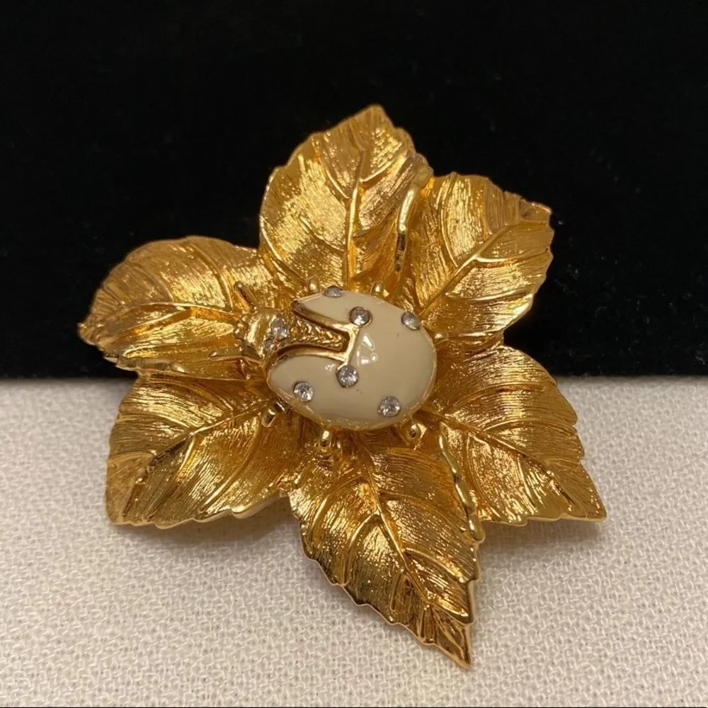 Vintage St. John Gold Brooch With Enamel Ladybug - Picture 9 of 11